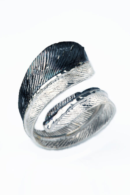 Leaf silver ring with black rhodium details gallery 1
