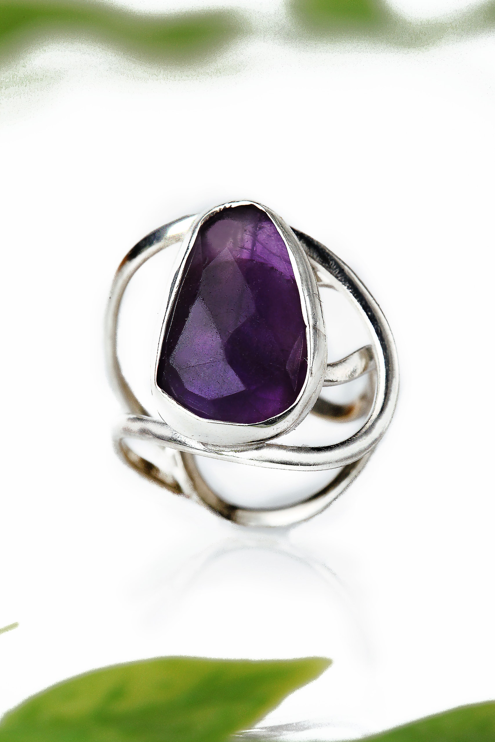 Minimal silver ring with amethyst gallery 2
