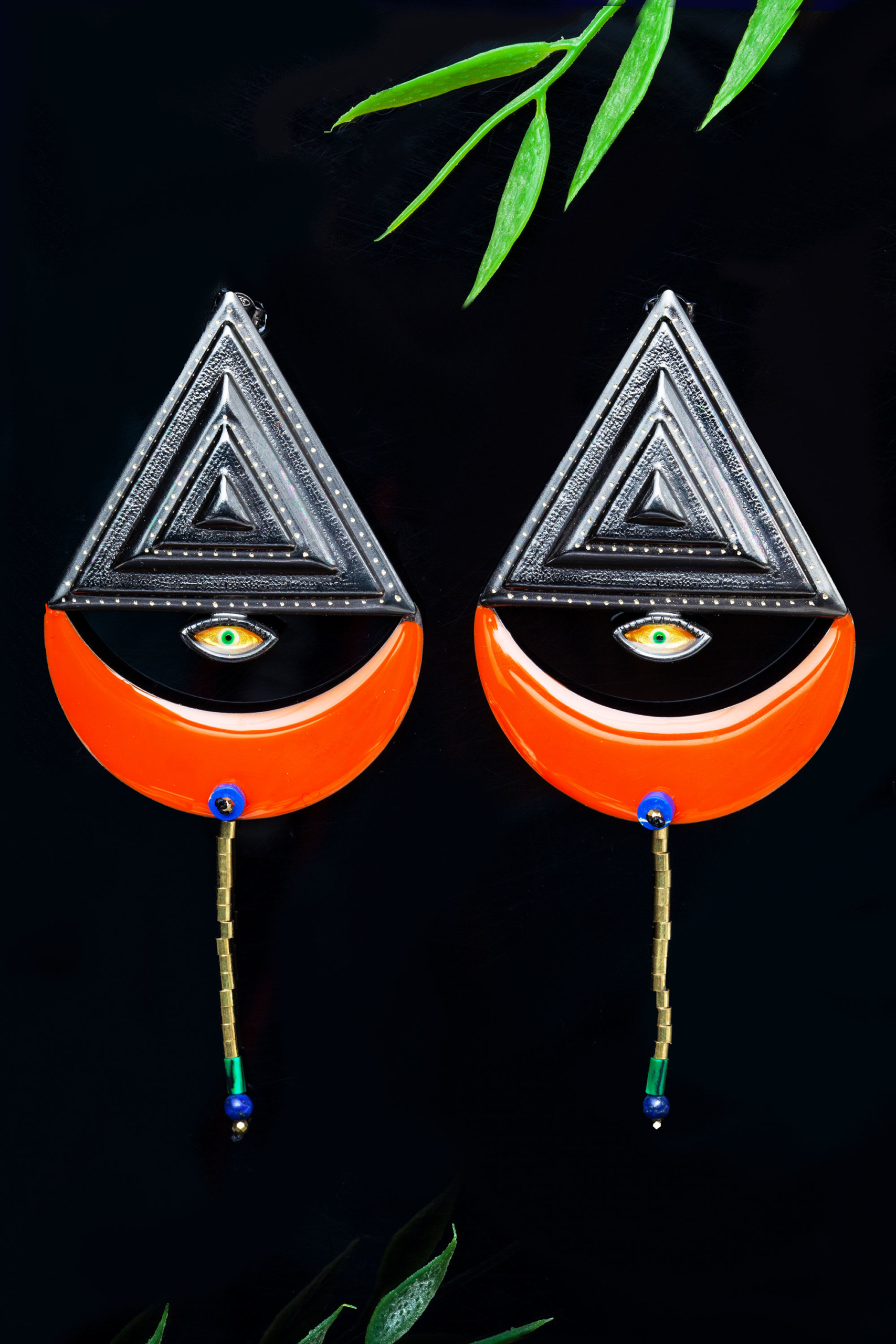 Triangle black bronze earrings with enamel main
