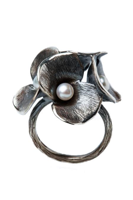 Oxidized silver ring with pearls main