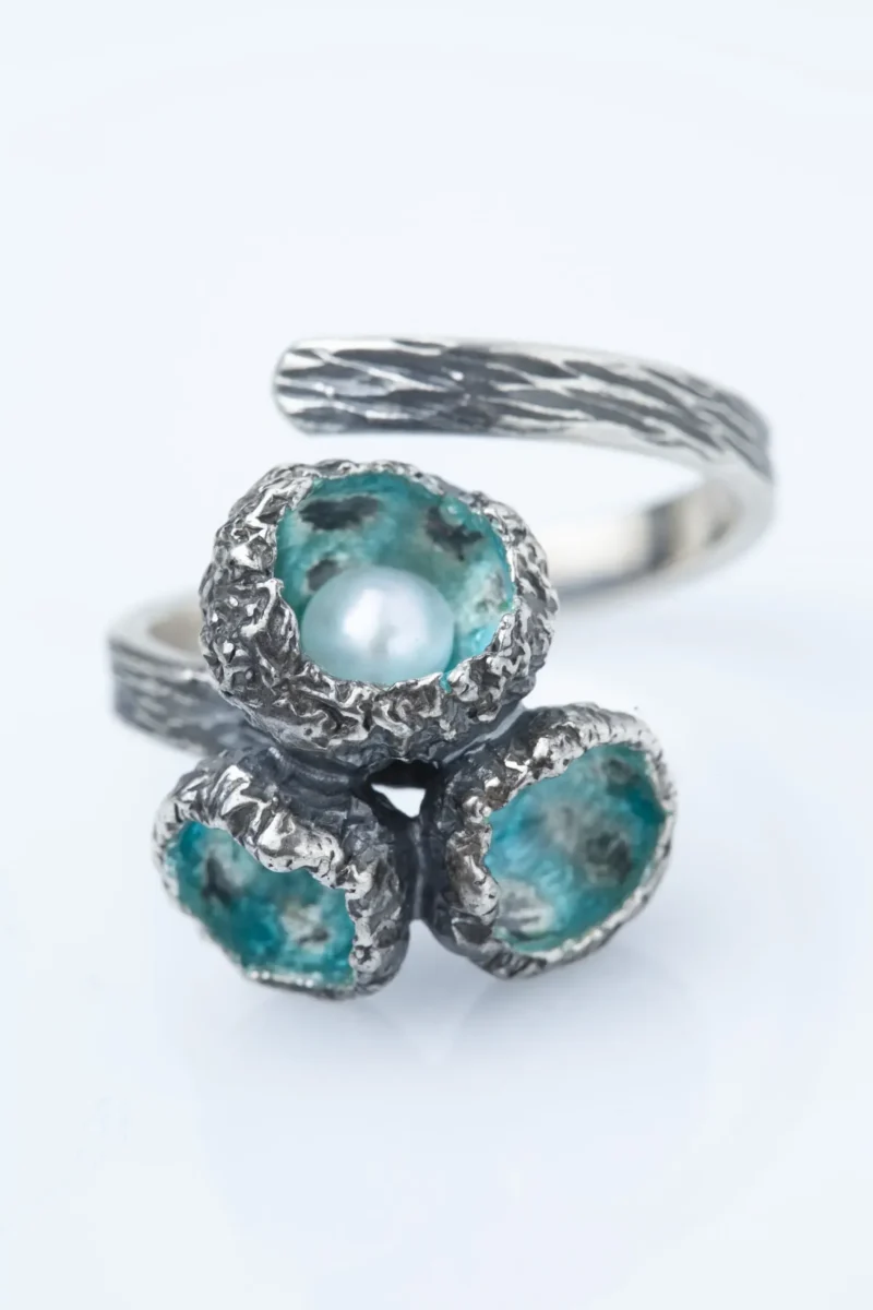Handmade Jewellery | Oxidized silver ring with enamel and a pearl main