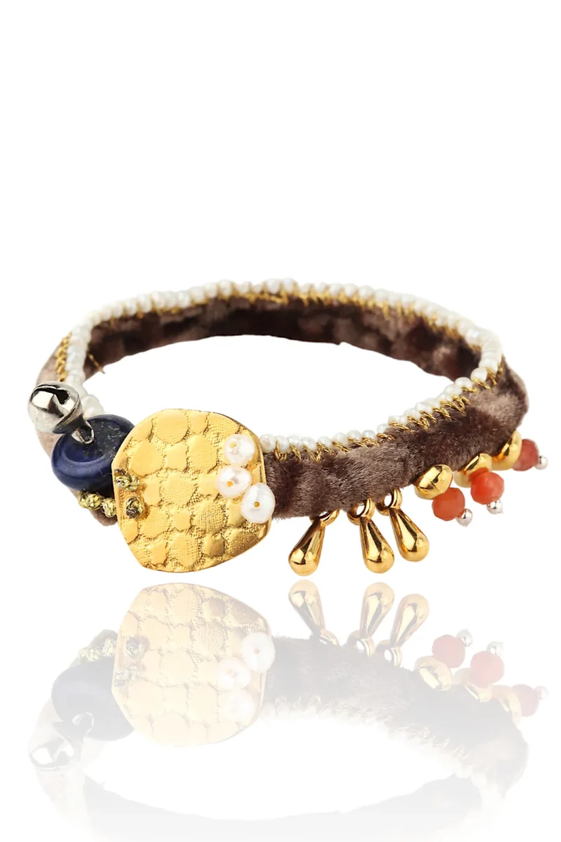 Handmade Jewellery | Gold plated silver bracelet with pearls and velvet main