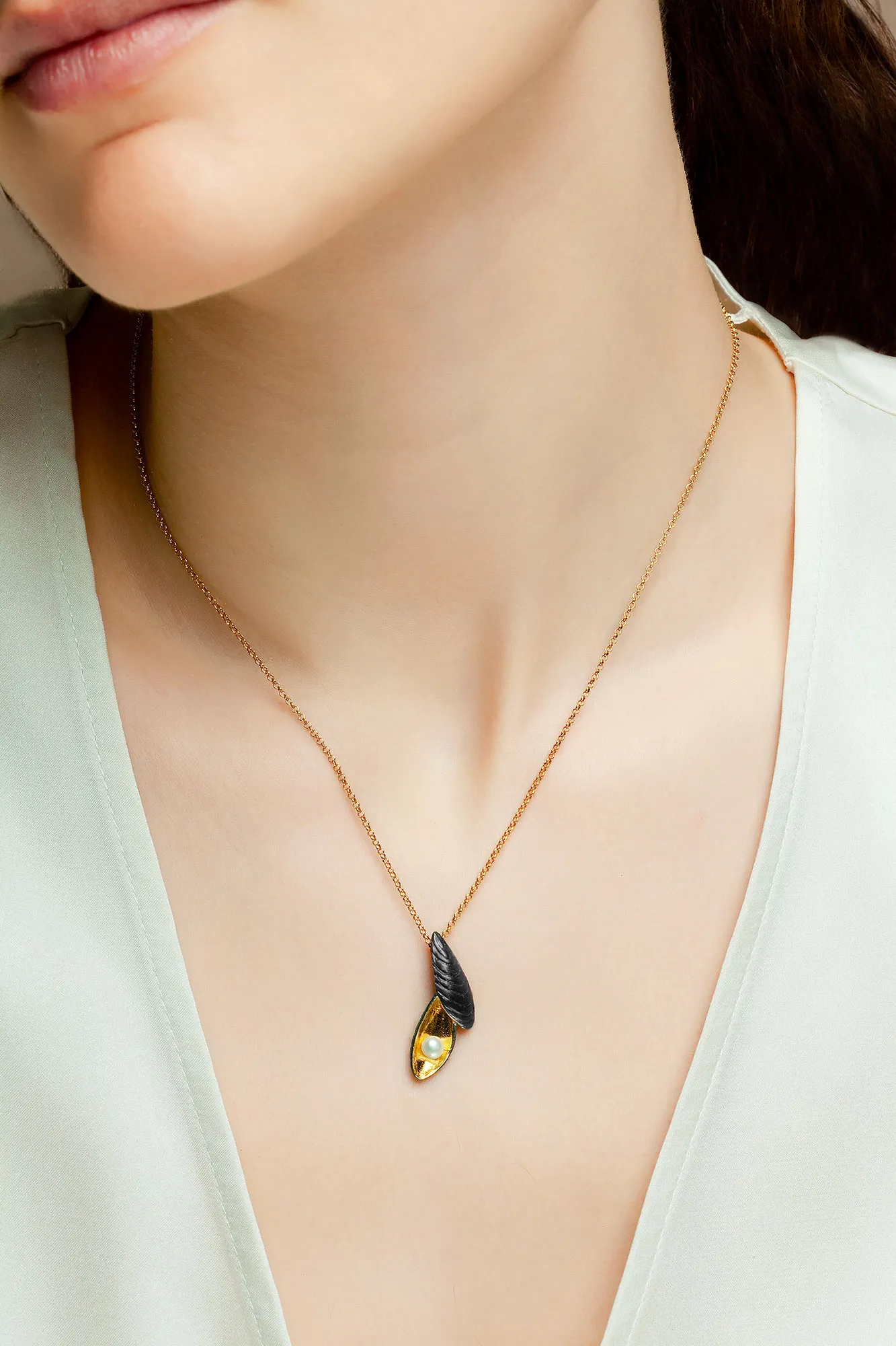 Handmade Jewellery | Shell handmade pearl silver necklace gallery 1