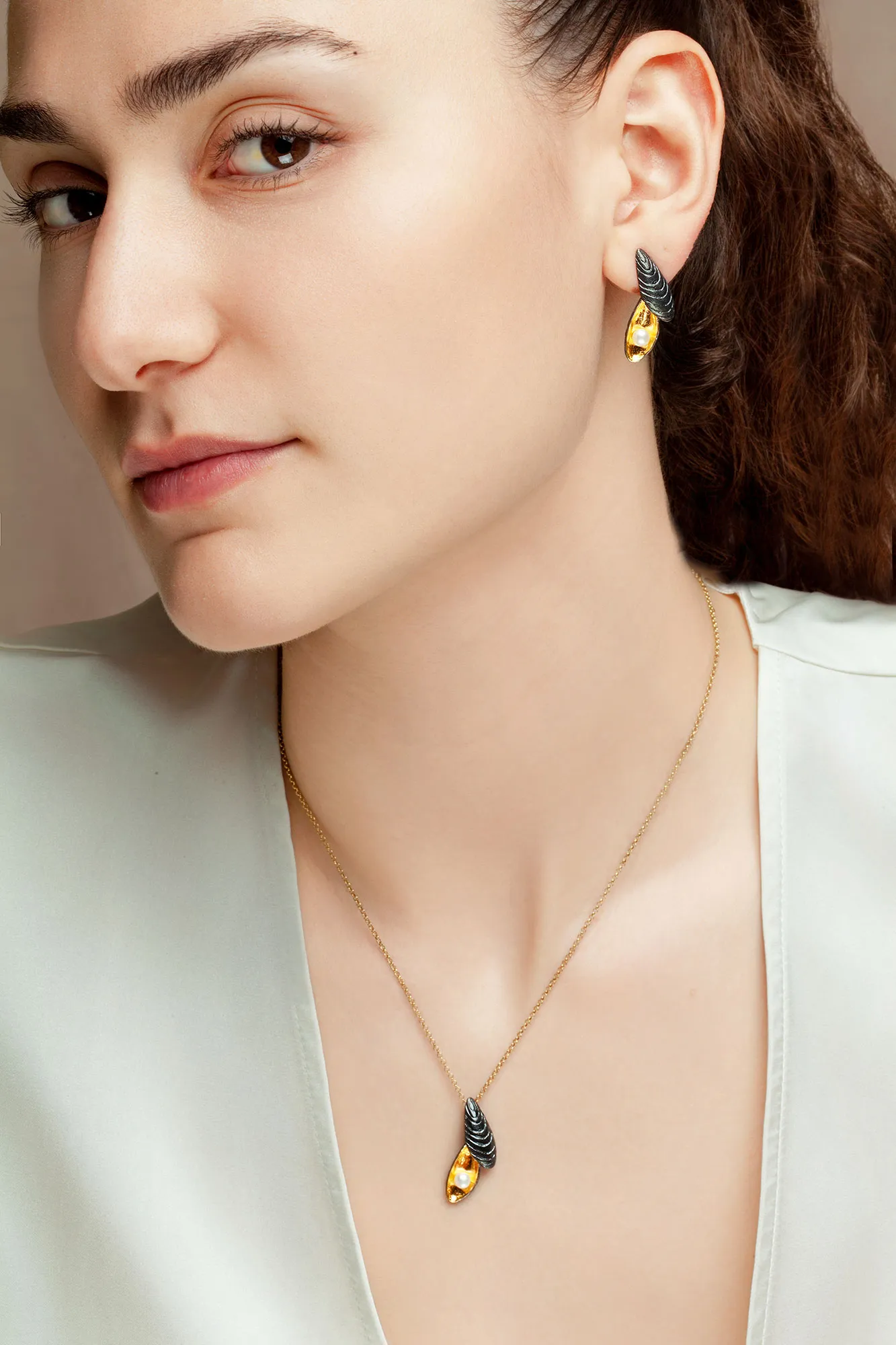 Handmade Jewellery | Shell handmade pearl silver necklace gallery 2